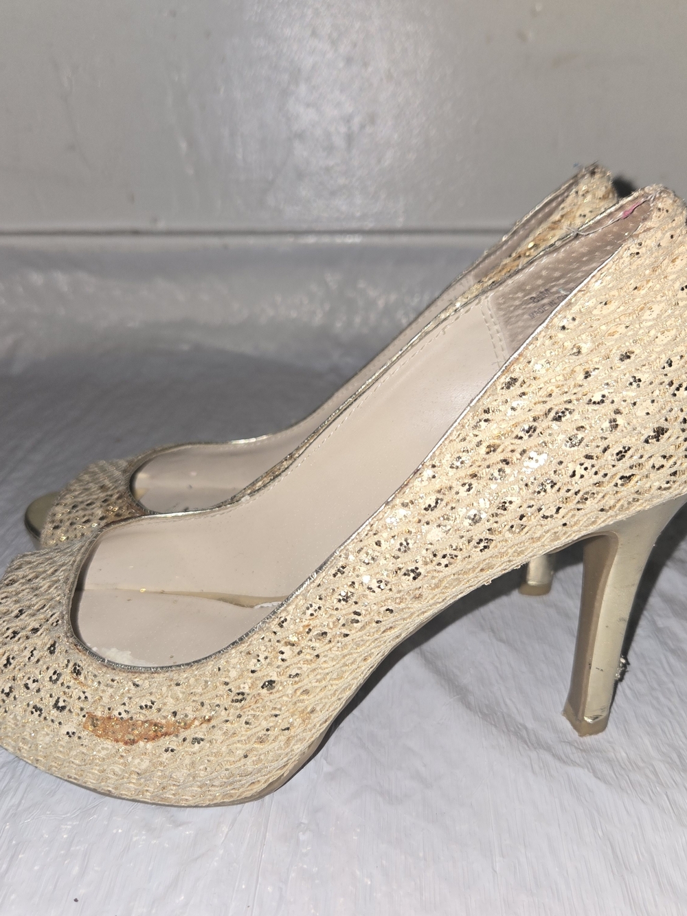 Audrey Brooke Gold Metallic Mesh Peep-Toe Stiletto Heels – Size 8.5 M